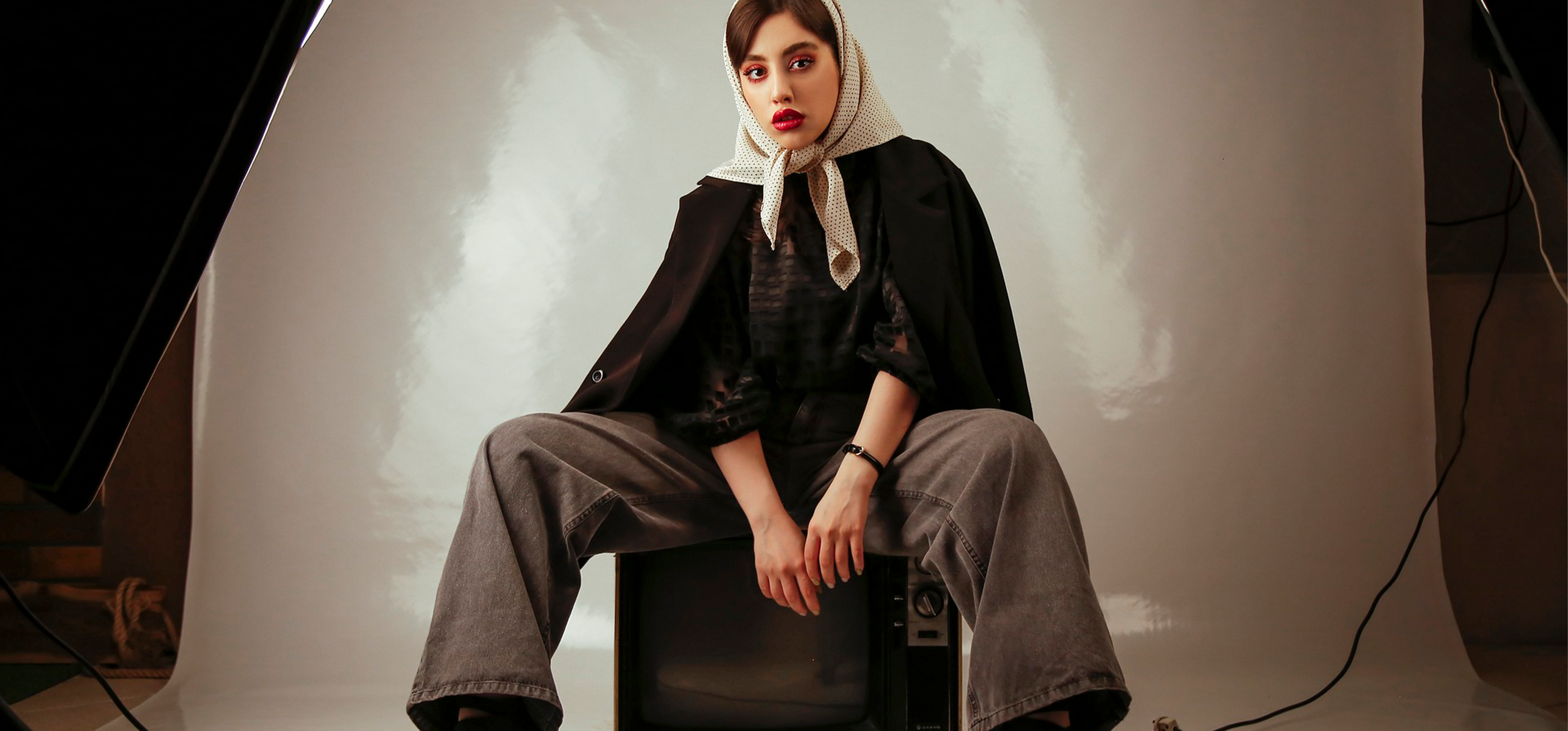 Der ultimative Vergleich: Dauerlicht vs. Blitzlicht in der Fotografie